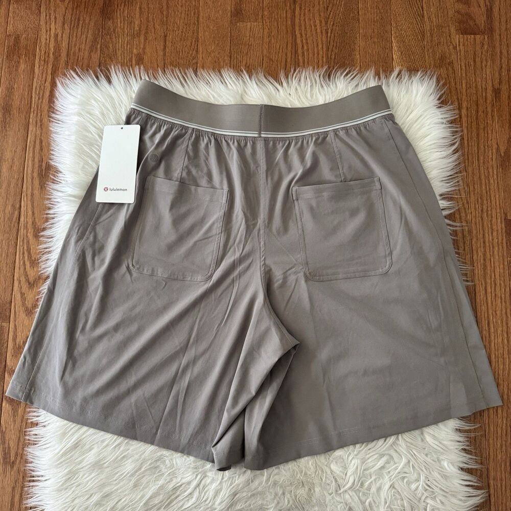 Lululemon Swift Relaxed Shorts 9” Logo Waistband Women’s XL Warm Ash Grey NWT - Picture 3 of 16